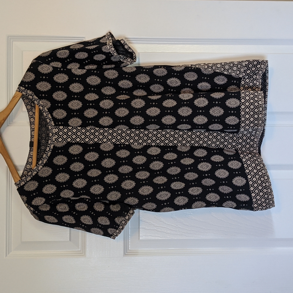 5 FOR $25 JCrew black and beige blouse L